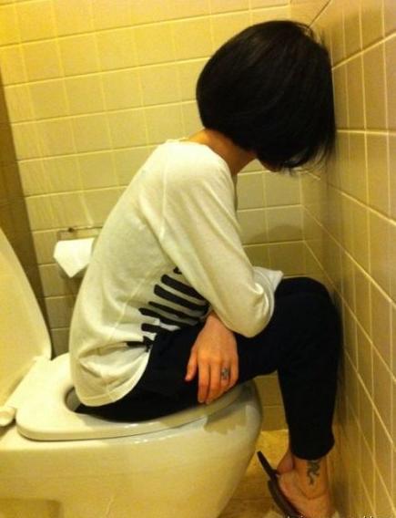 网友自爆上厕所时遇到的最尴尬的事情 你有过吗？
