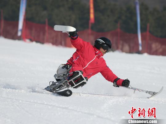 3日,首届中国残疾人冰雪运动季暨延庆区第31届冰雪欢乐节在京启动。 刘平 摄