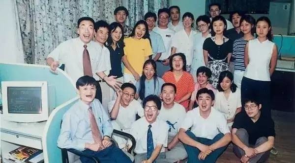 创业比你想象中要惨:刘强东24岁卖盗版碟、马化腾27岁陪聊、马云30岁卖袜子......