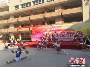 兰州主城区启动校园足球嘉年华 推体验式教学(图)