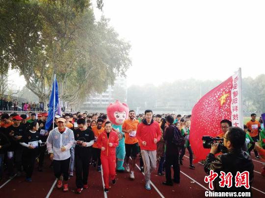 图为2016西安交通大学mini马拉松赛。 西安交通大学 摄