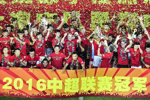 中新网淄博10月23日电 (简冰洋)首届世界足球文化高峰论坛(以下称“论坛”)23日在山东淄博临淄开幕。多国专家、学者在论坛期间将足球文化、足球经济、足球历史、足球教育等进行交流研讨,旨在传承蹴鞠