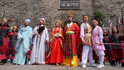 2015古名人巡城公益活动16日在襄阳举行