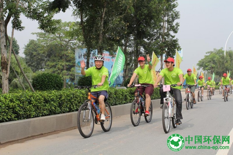 今北京百余高校学生为蓝天倡导环保骑行 景区环保客运公司请“啄木鸟”监督行风
