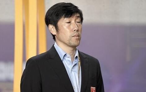 沪媒:中国足球人都想抢头条 越来越像娱乐圈
