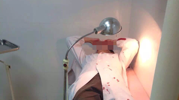 上海一急诊医生被患者殴打缝7针 满地血迹(图)