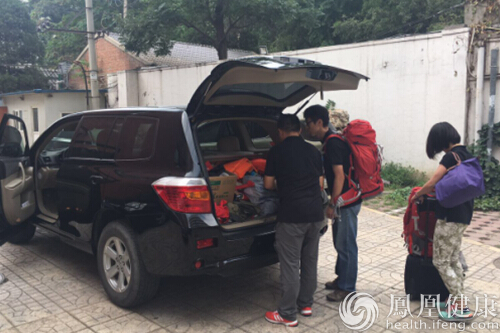中国红基会启动天使之旅—内蒙抗旱行动 支援5千个赈济家庭箱