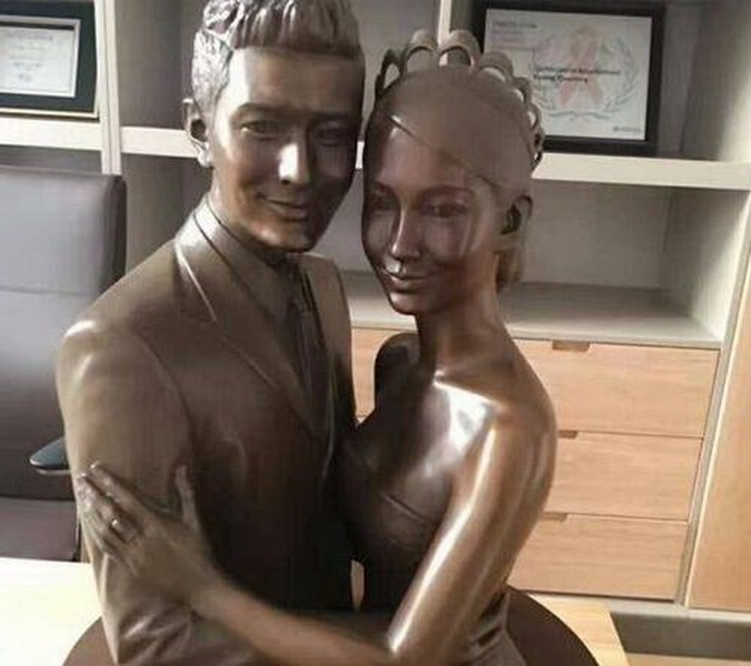 黄晓明办公室曝光 与baby雕像很亮眼网友-恩爱秀的猝不及防