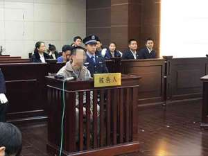 浦东机场爆炸开庭 被告人先后点燃3件自制爆炸物丢向现场人群