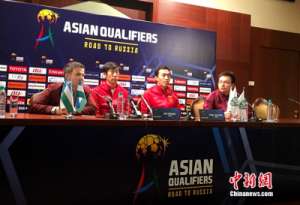 国足客战乌兹高洪波信心足 "中亚狼"赛前笑里藏刀